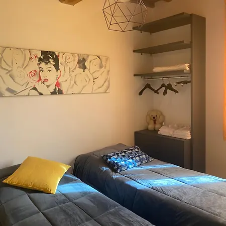 La Casa Gialla * Usigliano